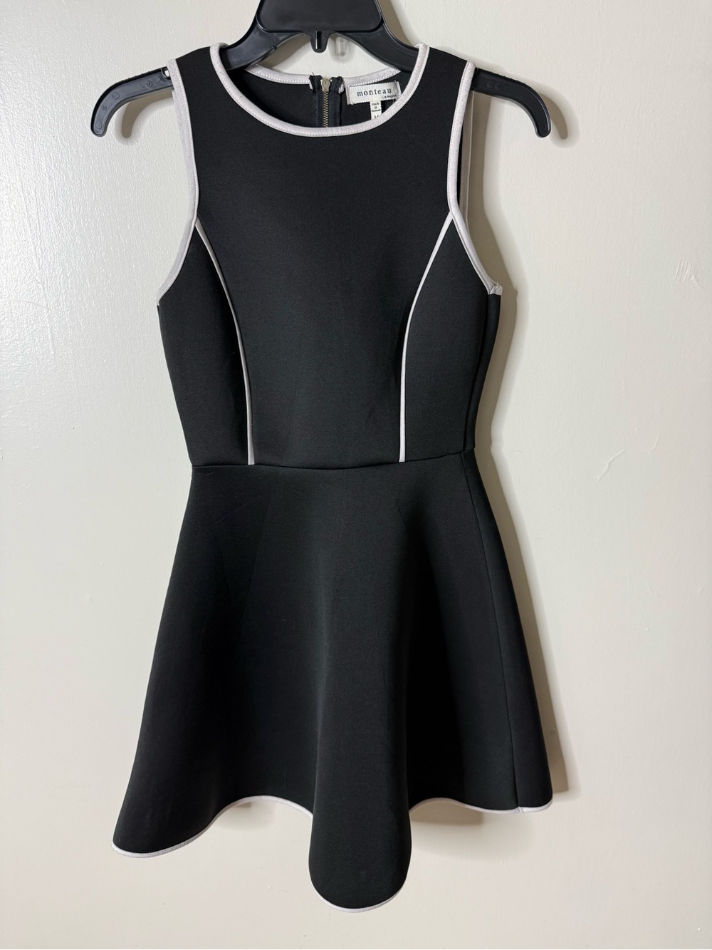 Monteau Junior’s Dress A-Line black mini sleeveless Medium
